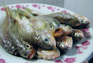 裙带菜清蒸剁椒黄花鱼的做法步骤：3