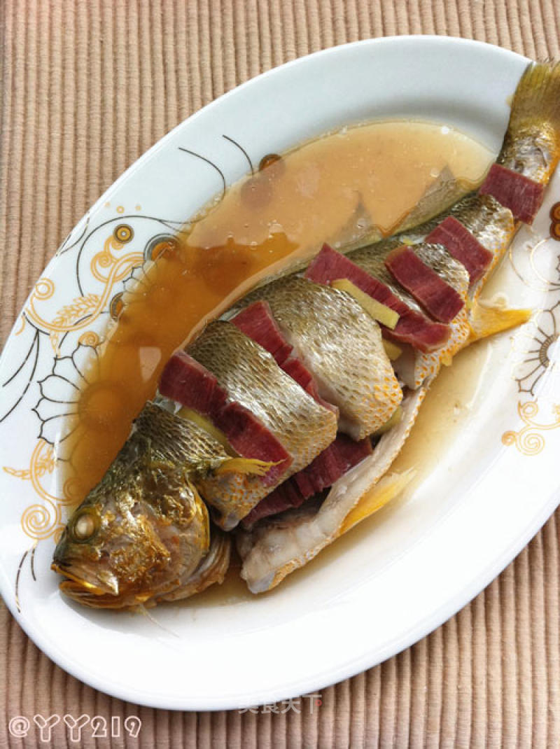 零厨艺也能轻松蒸出的美味——【火腿蒸黄鱼】的做法