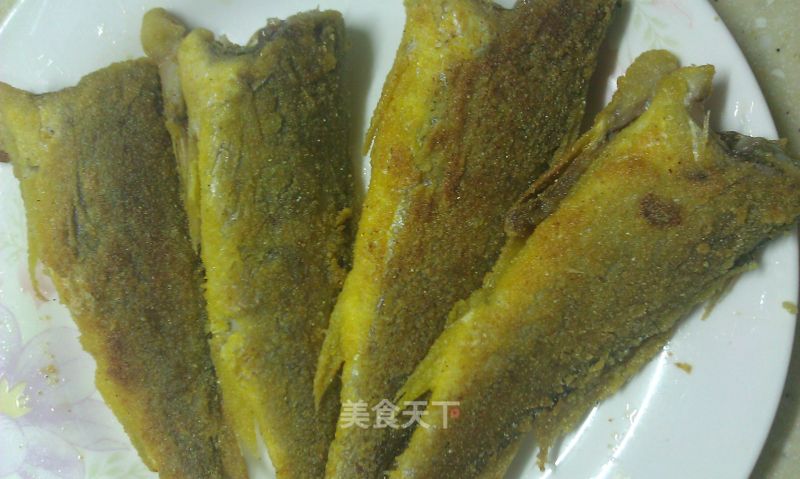 玉米面香煎黄花鱼的做法