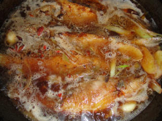 豆豉红烧黄花鱼的做法步骤：7
