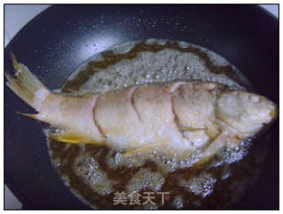 酱焖黄花鱼 。的做法步骤：4