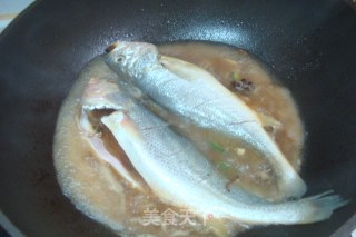 家常烧黄花鱼的做法步骤：3