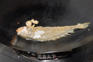[浙菜]生抽王烧黄花鱼的做法步骤：5