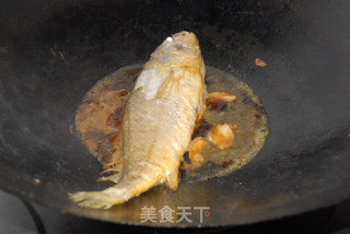 [浙菜]生抽王烧黄花鱼的做法步骤：7