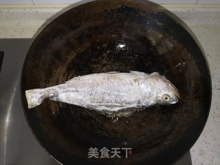 酱焖黄花鱼的做法步骤：2