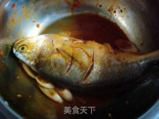 蒜香烧烤黄花鱼的做法步骤：6