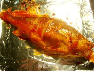 蒜香烧烤黄花鱼的做法步骤：9