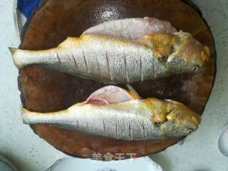 干烧黄花鱼的做法步骤：3