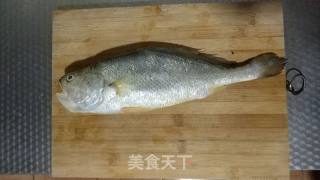 砂锅鱼炖豆腐的做法步骤：1