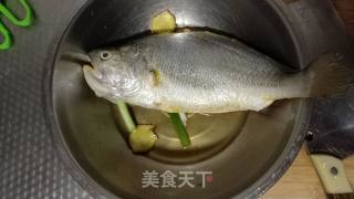 砂锅鱼炖豆腐的做法步骤：2