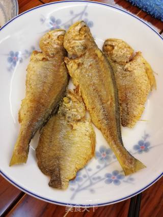 香煎黄花鱼的做法步骤：4