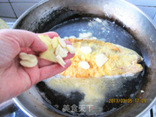 年年有鱼（余）年夜菜----煎焖黄花鱼的做法步骤：12