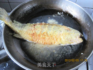年年有鱼（余）年夜菜----煎焖黄花鱼的做法步骤：11