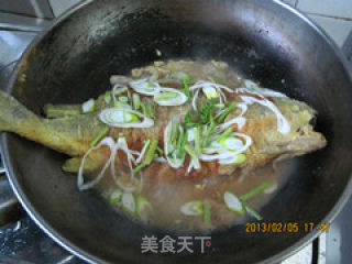 年年有鱼（余）年夜菜----煎焖黄花鱼的做法步骤：16