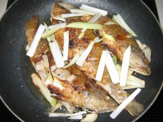 香煎黄花鱼的做法步骤：8