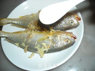 甜酸黄花鱼的做法步骤：2