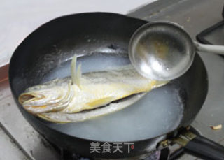 家常烧黄花鱼的做法步骤：3