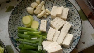 豆腐酱炖黄花鱼的做法步骤：2