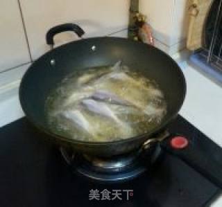 香酥罐头鱼的做法步骤：3