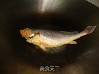 茶油蒸鱼头+红烧黄花鱼的做法步骤：7