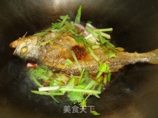 茶油蒸鱼头+红烧黄花鱼的做法步骤：9
