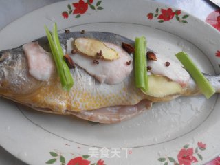 清蒸黄花鱼的做法步骤：3
