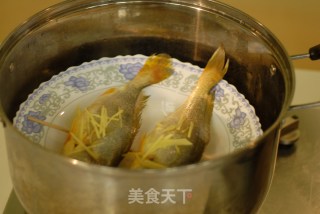 清蒸黄花鱼的做法步骤：4