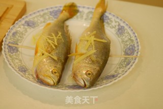 清蒸黄花鱼的做法步骤：3