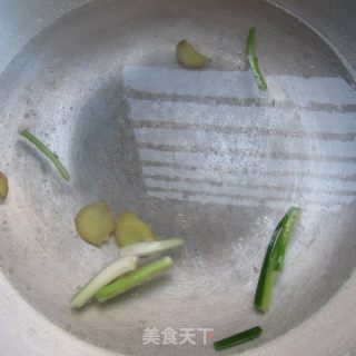 小黄鱼炖大白菜的做法步骤：4