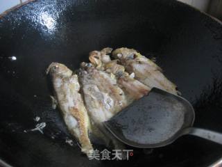 油煎小黄鱼的做法步骤：3