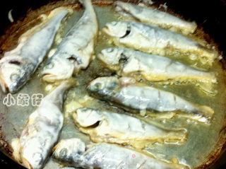 酥脆椒盐小黄鱼的做法步骤：7