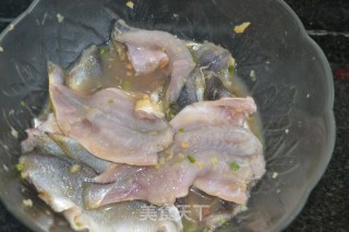 香煎小黄鱼的做法步骤：2