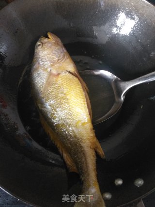 红烧黄花鱼的做法步骤：4