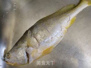 酱焖黄花鱼的做法步骤：2