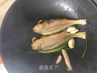 红烧黄鱼的做法步骤：4