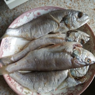 红烧黄花鱼的做法步骤：3