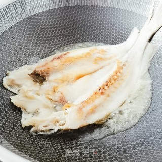 芦笋烧黄花鱼的做法步骤：3