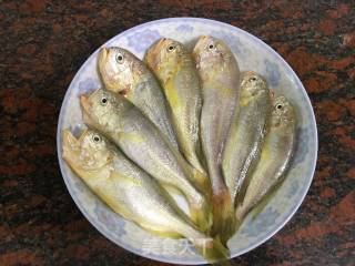 小黄鱼鱼饭的做法步骤：1