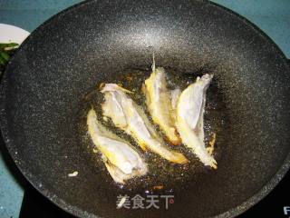 煎小黄鱼的做法步骤：3