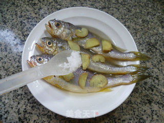 雪菜汁蒸小黄鱼的做法步骤：7