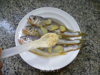 雪菜汁蒸小黄鱼的做法步骤：8
