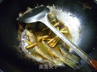 笋尖烧小黄鱼的做法步骤：6