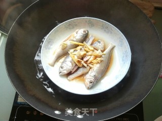 清蒸葱油小黄鱼的做法步骤：4