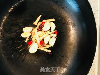 小黄鱼烧豆腐的做法步骤：3
