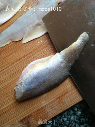 小策海鲜今日菜谱：三鲜蛋羹，小黄鱼鱼片，培根，芦笋，海鸭蛋的做法步骤：4