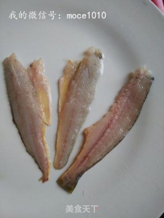 小策海鲜今日菜谱：三鲜蛋羹，小黄鱼鱼片，培根，芦笋，海鸭蛋的做法步骤：5