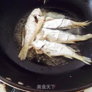 香煎小黄鱼的做法步骤：4