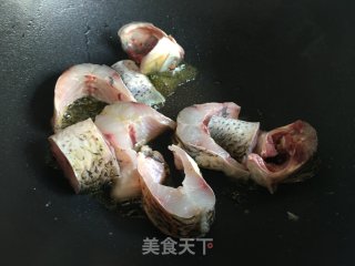 红烧鲻鱼的做法步骤：3