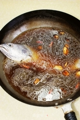 【金蒜烧米鱼】--蒜香十足的美味鱼的做法步骤：6