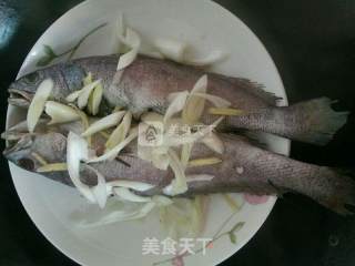 清蒸米鱼的做法步骤：5